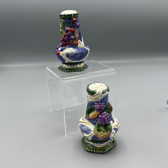 Fitz and Floyd Classics Fruit and Flower Salt and Pepper Shakers Grapes Berries - Picture 5 of 7
